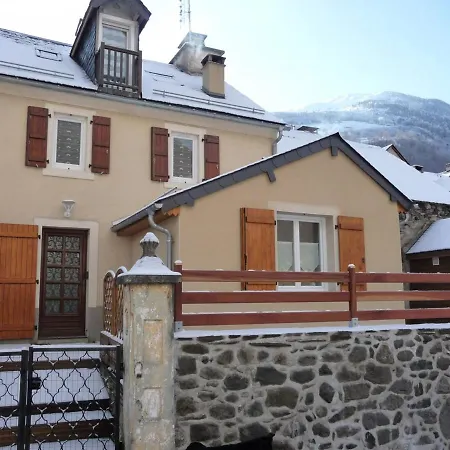 Maison De Village 8 Pers. Avec Terrasse Et Proche Stations De A - Fr-1-402-83 Betpouey